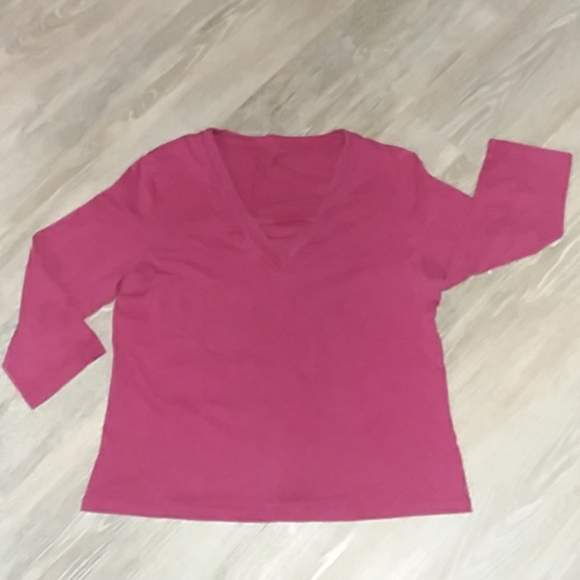 Coldwater Creek Tops - 🌹 Coldwater Creek Ladies V Neck Tshirt